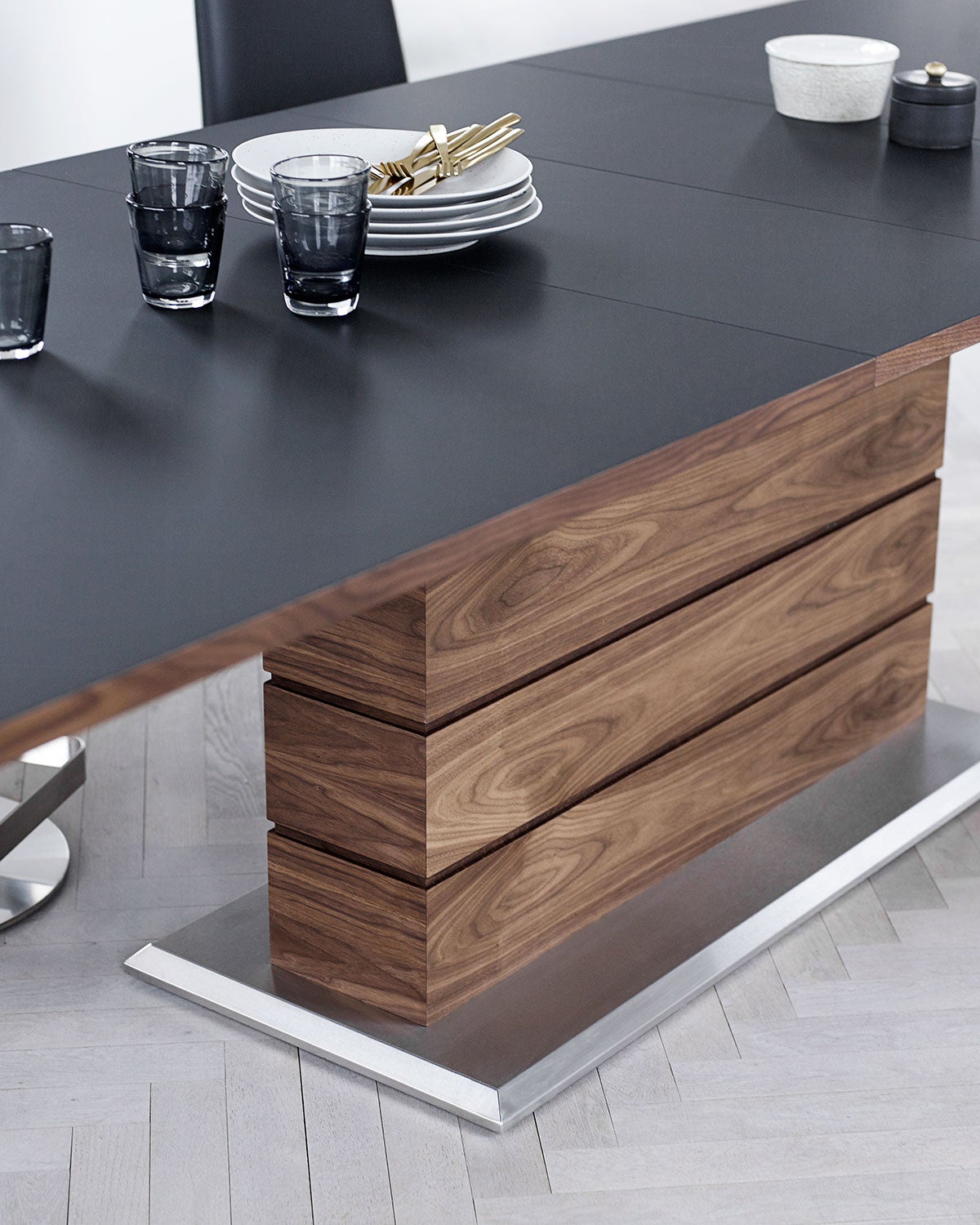 Sm30 Matbord 100X200-280 Cm Oljad Valnöt / Svart Laminat 