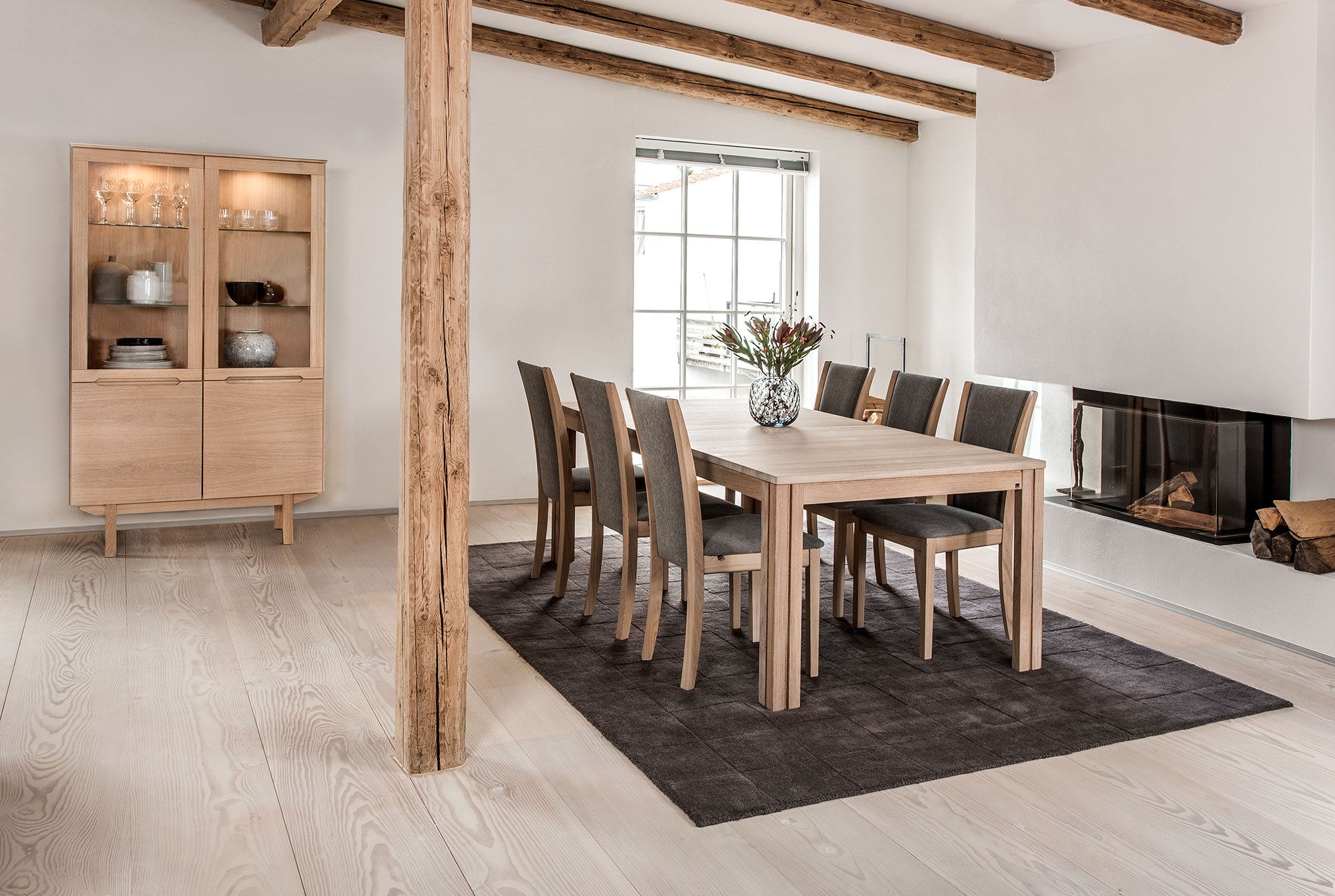 Sm24 Bord svartlackad ek 200-356(512)x100x73 cm