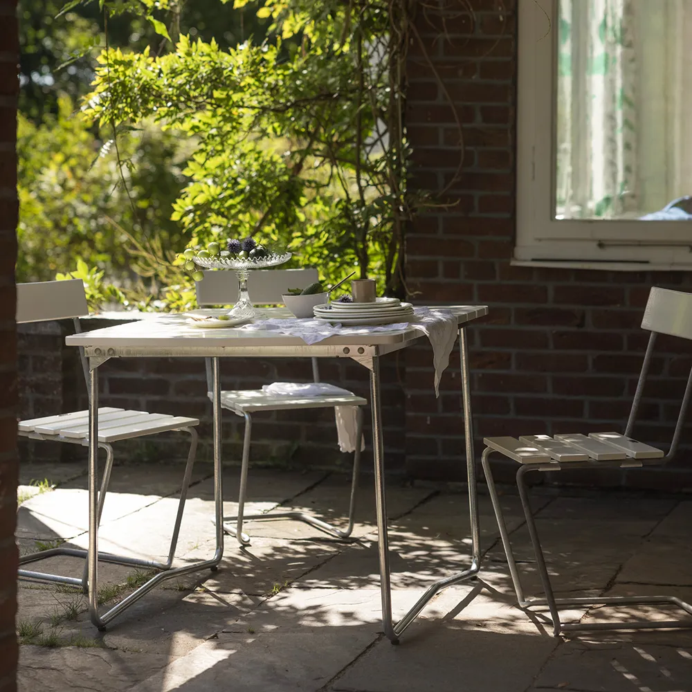 Bord B31 84 Vitlackad ek / varmförzinkat stativ