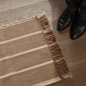 Calm Kelim Matta 140x200 cm- Dark Sand/Off-white