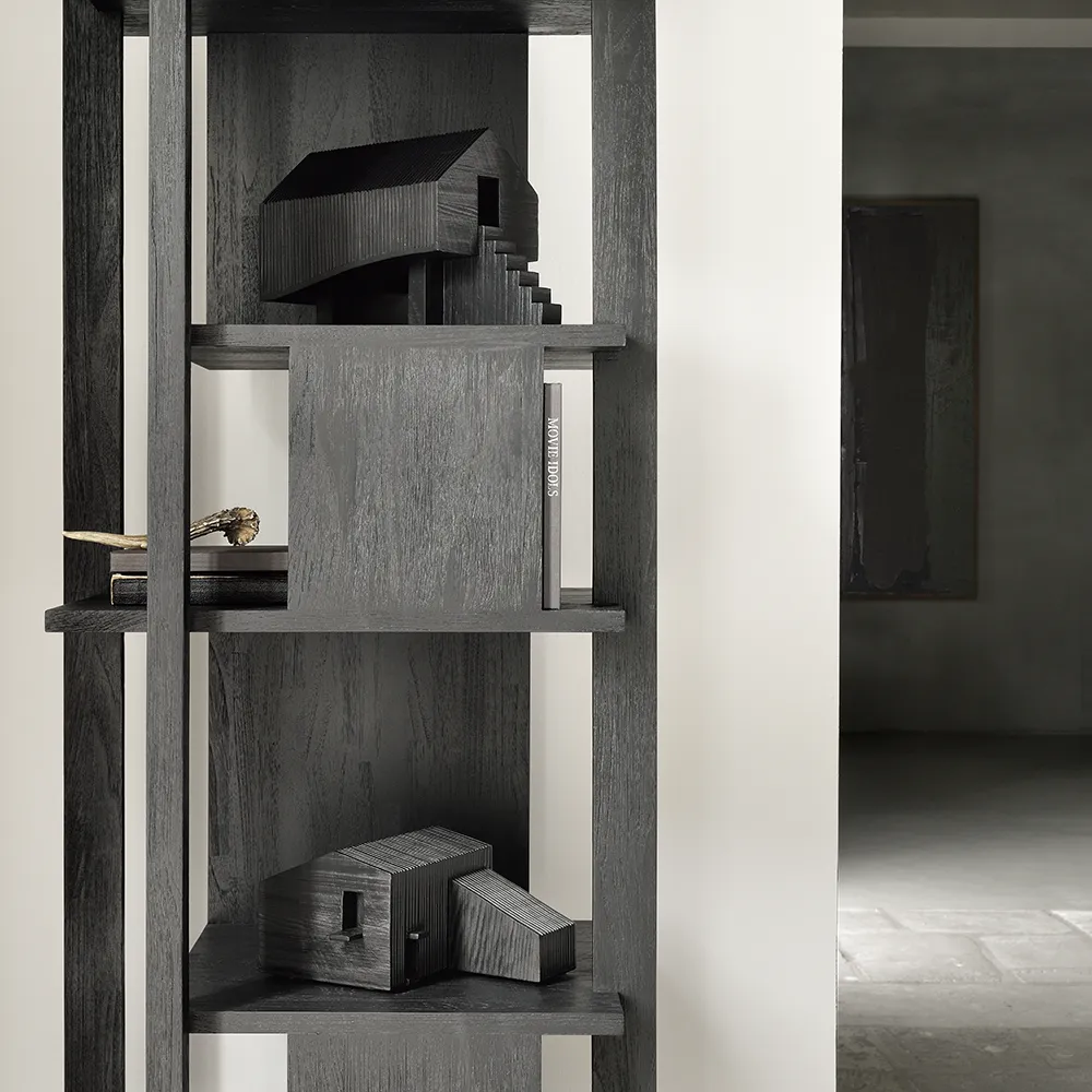 Stilt House skulptur svartlackad mahogny