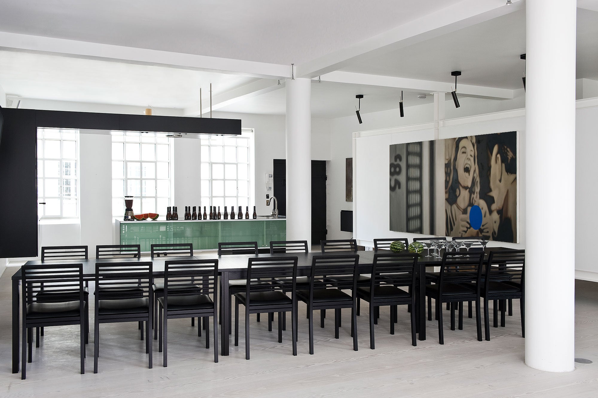 Sm24 Bord svartlackad ek 200-356(512)x100x73 cm