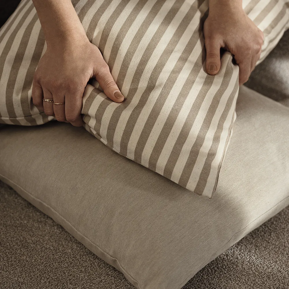 Strand Prydnadskudde Sand/Off-white