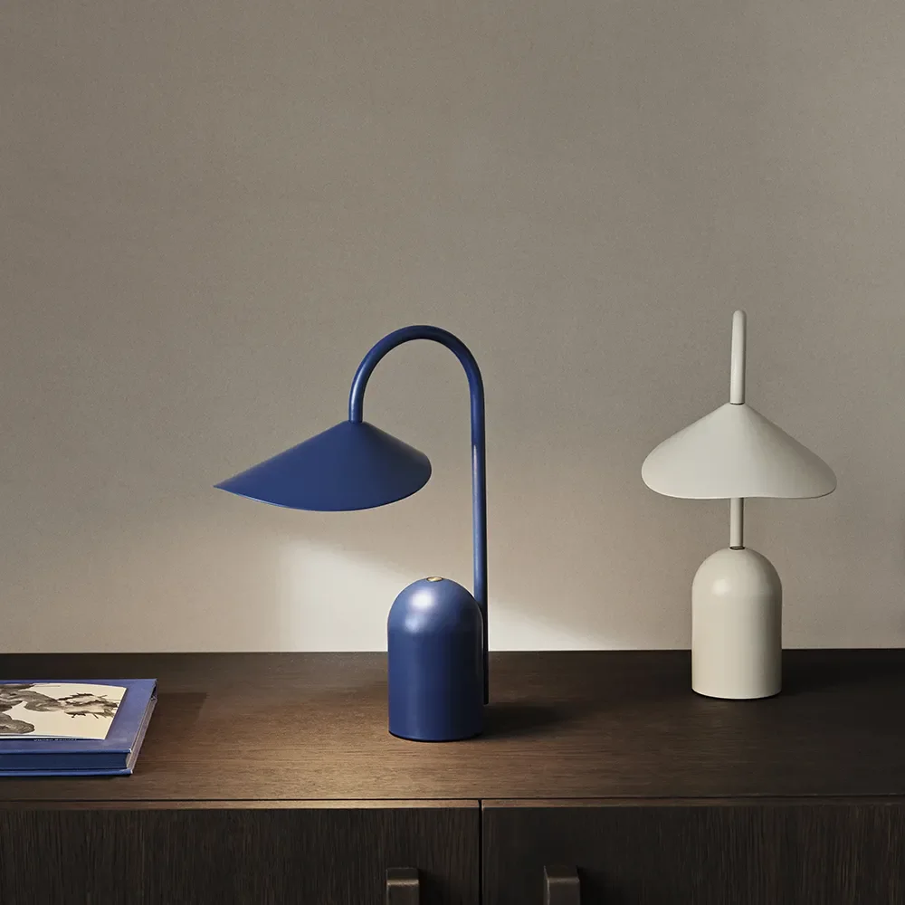 Arum Portabel Lampa Bright Blue