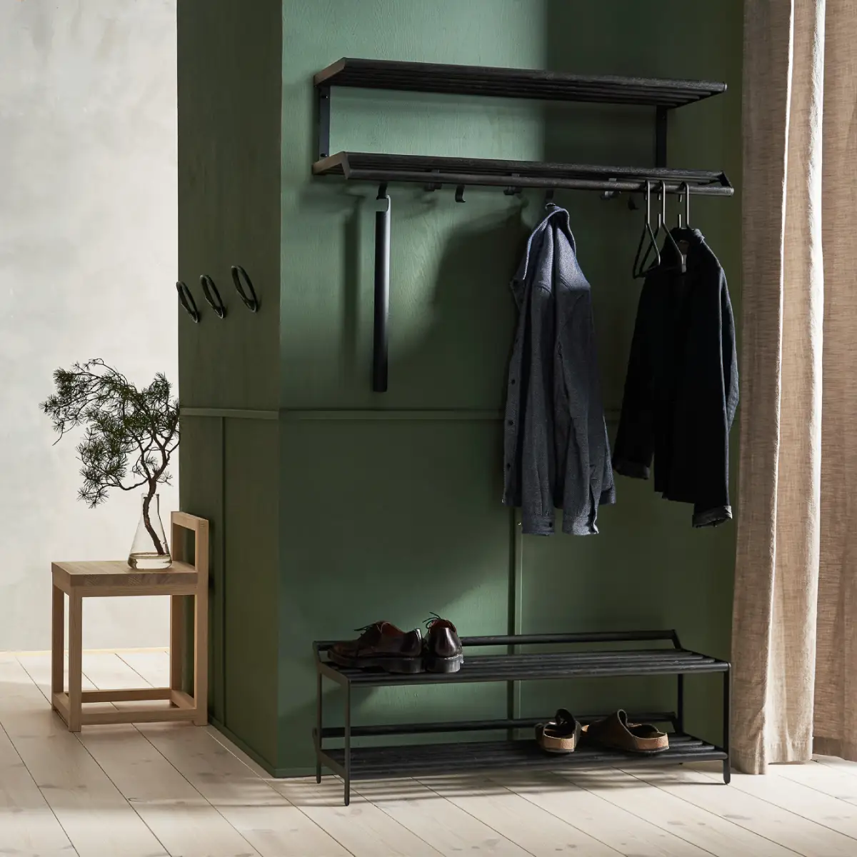 Tamburin hatthylla 100 cm Svartbetsad ek Svart