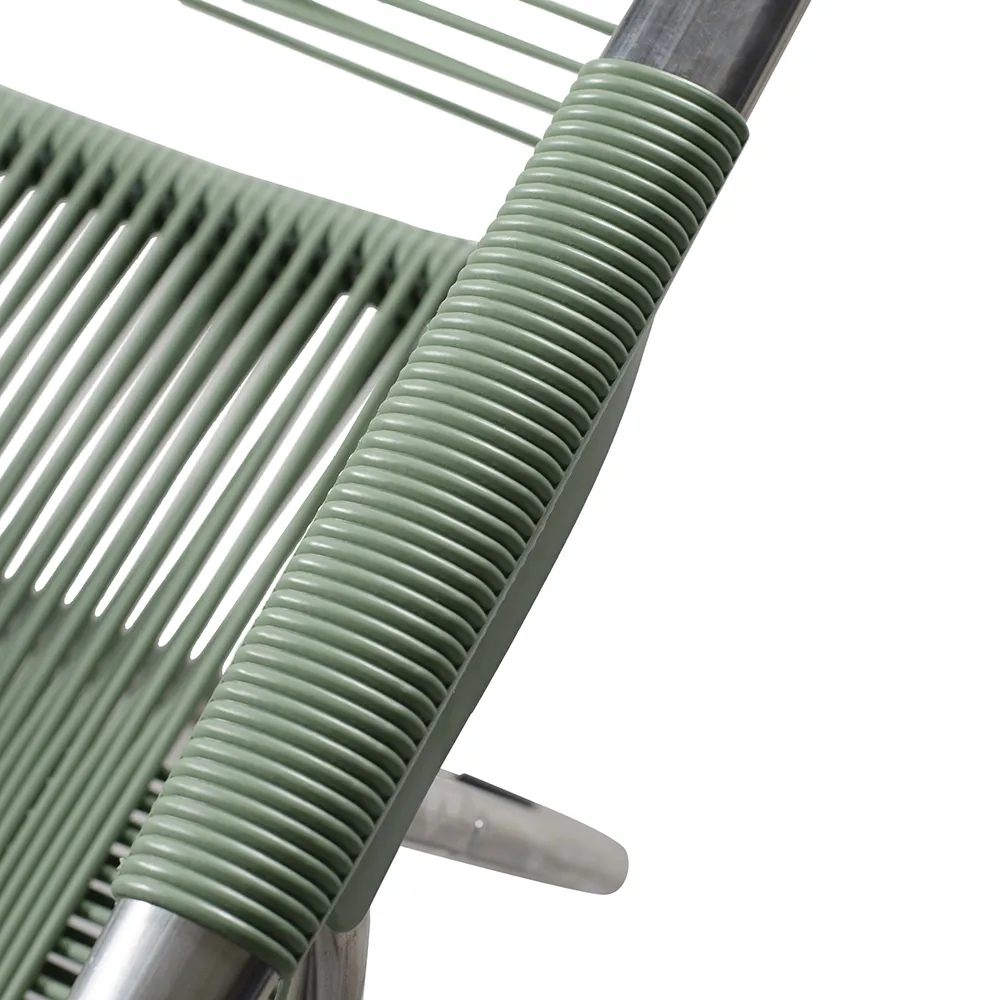 Spaghetti solstol sage green aluminium 