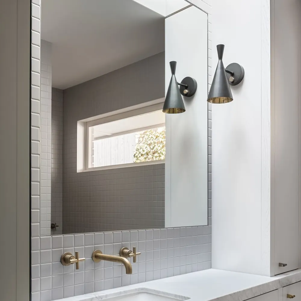 Beat Vägglampa Black