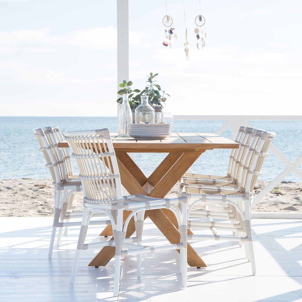 Margret karmstol konstrotting vit / beige