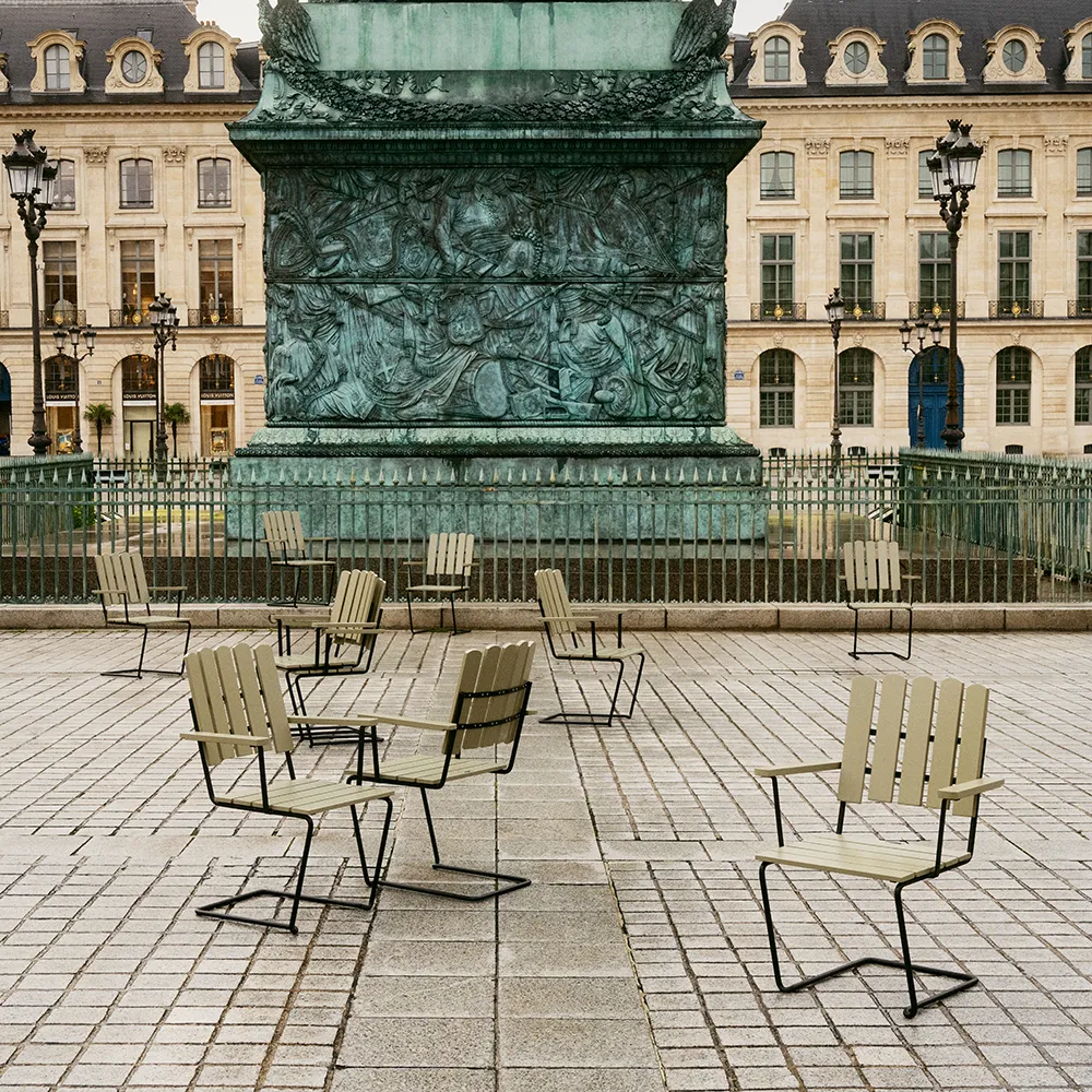 A2 Fåtölj Grönlackad Ek / Svart Stativ