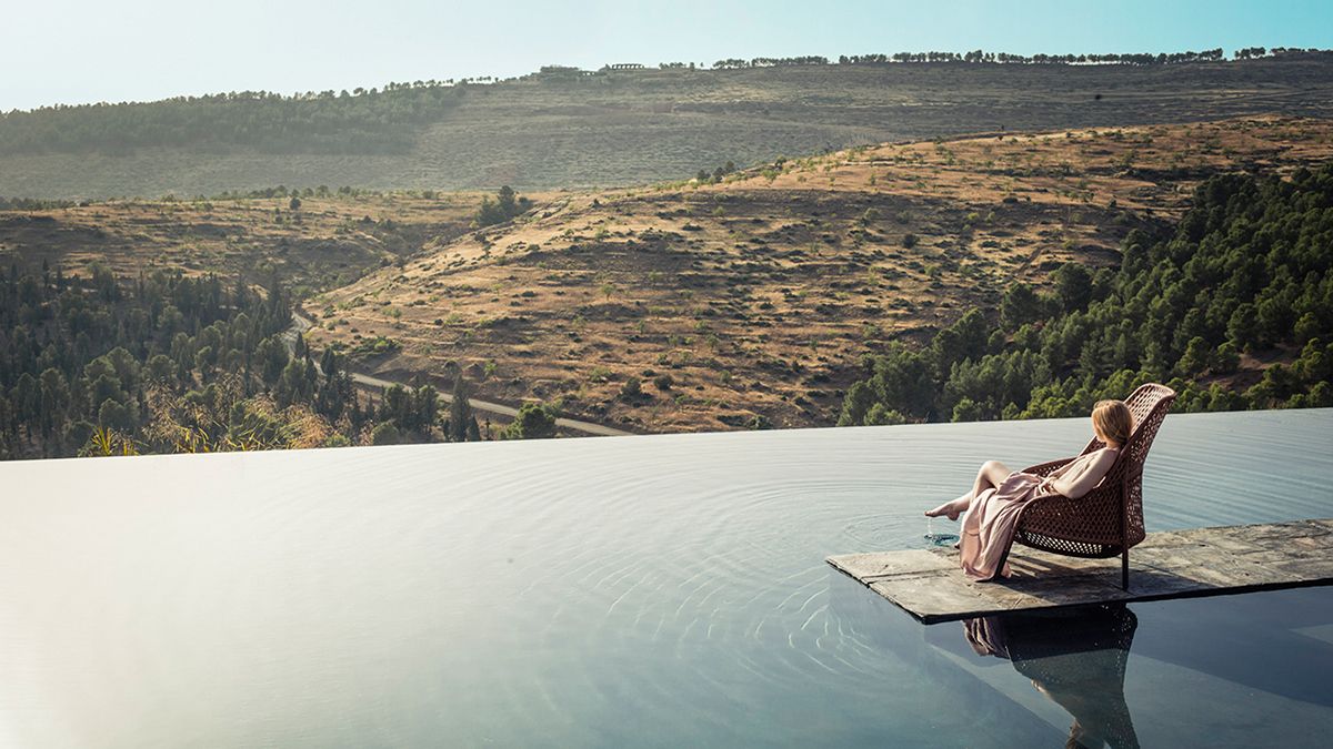 Ahnda soffa white quartz 