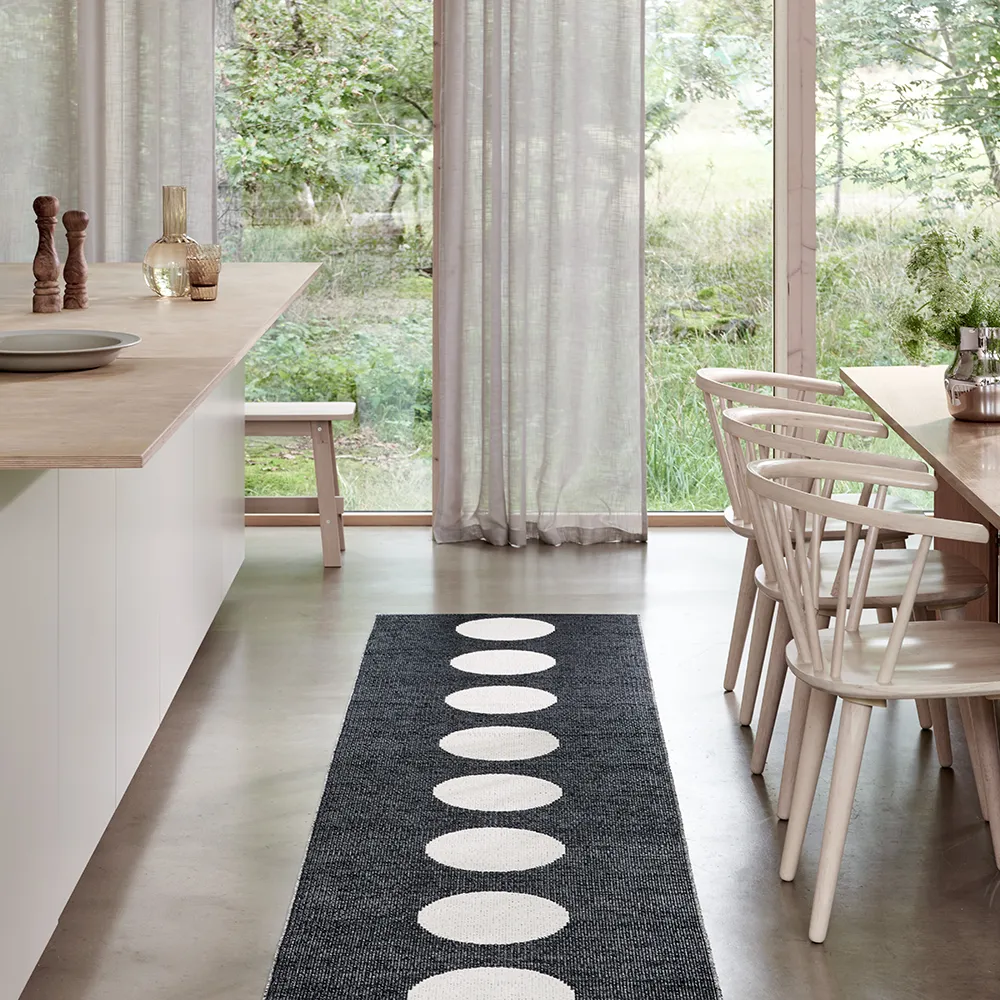 Vera matta 70x225 cm black/vanilla 