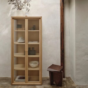 Reed Vitrinskåp - Natural Oak
