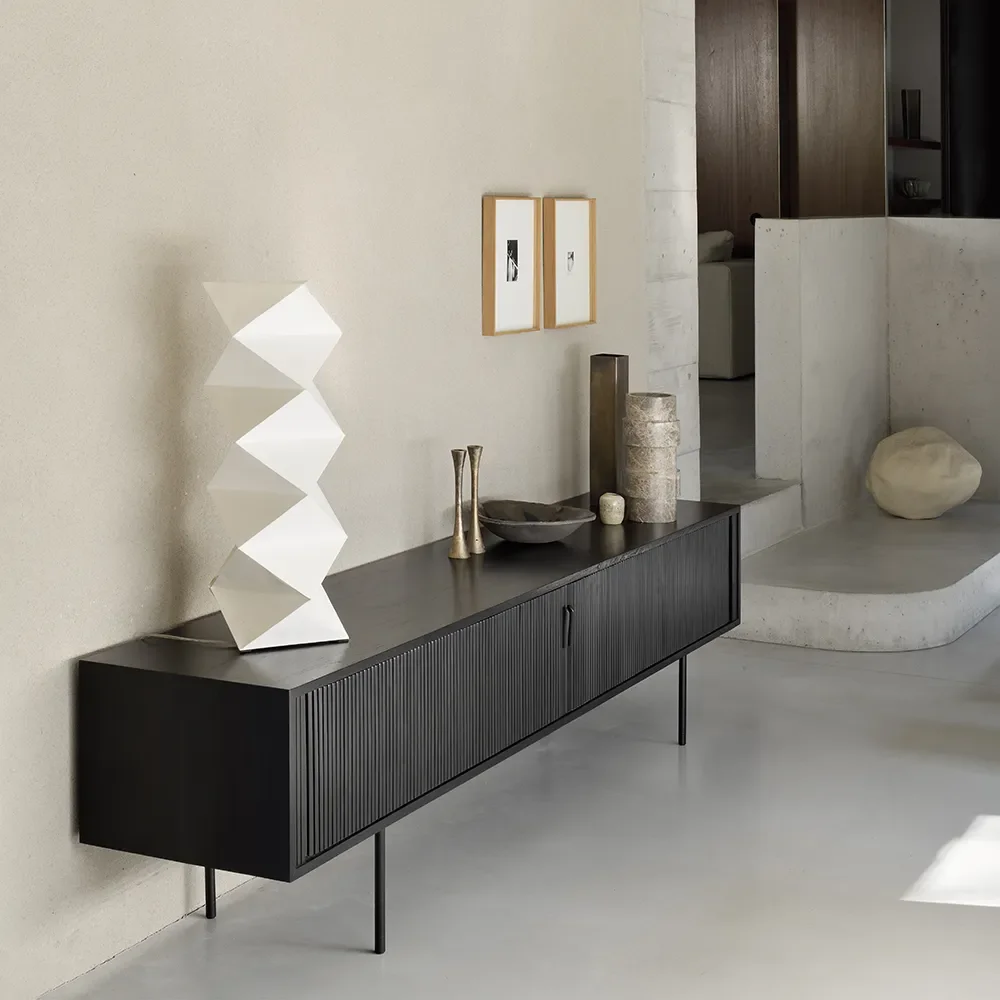 Roller Max TV-bänk 45x242 cm