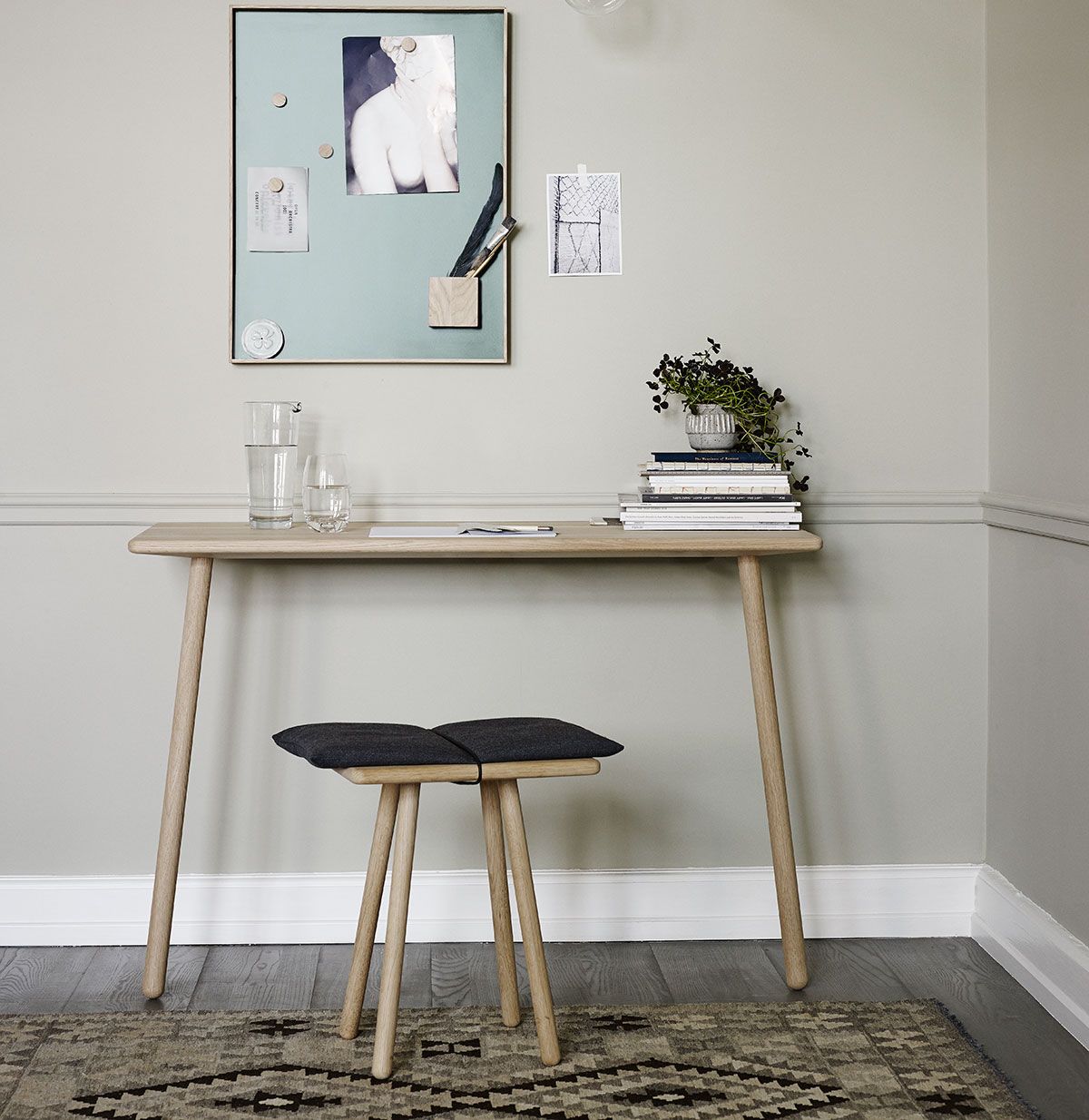 Georg Konsolbord Svart Ek