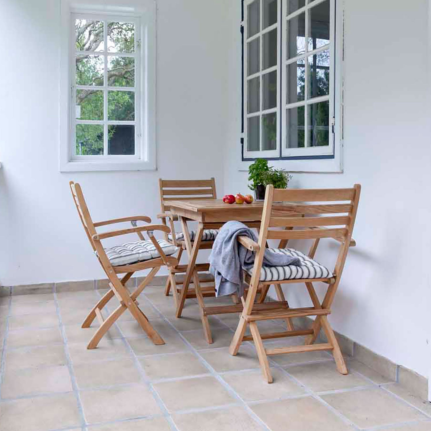 York cafébord 70x70 cm teak 