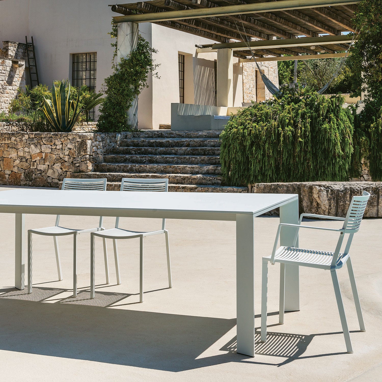 Easy Karmstol Stapelbar Iron Grey 