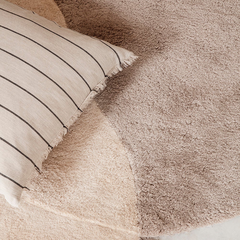 View Handtuftad matta 180x180 cm- Beige