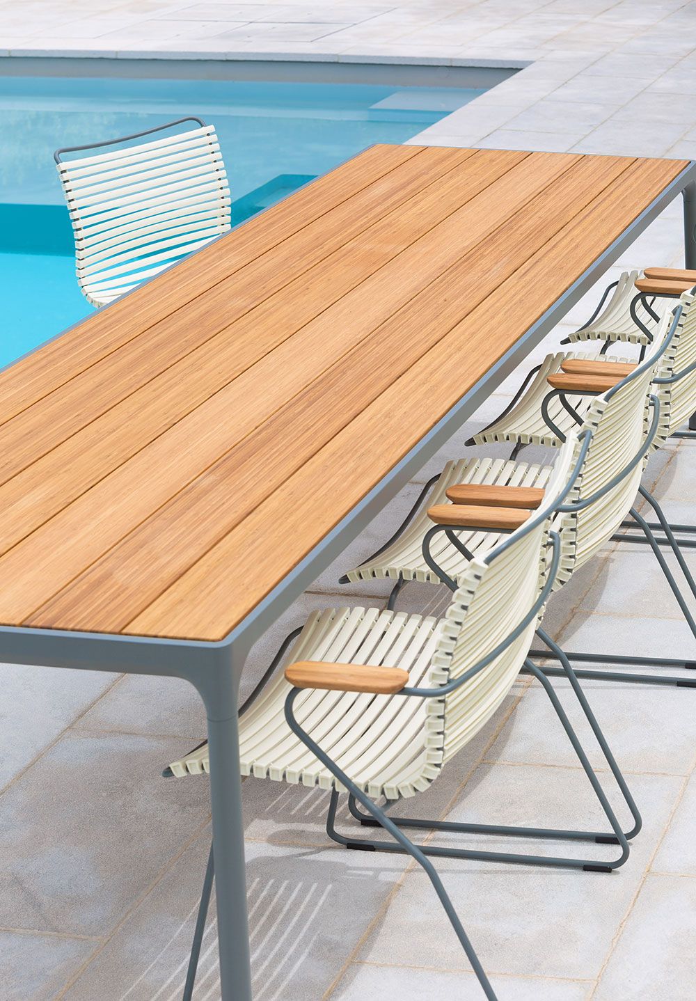 Four matbord 160x90 cm svart aluminium