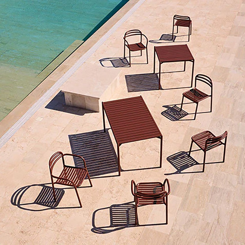 Bliss matbord inkl. två stolar med armstöd- Sand aluminium