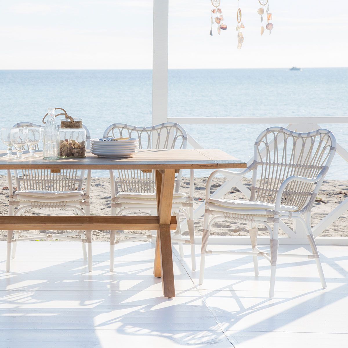 Margret karmstol konstrotting vit / beige