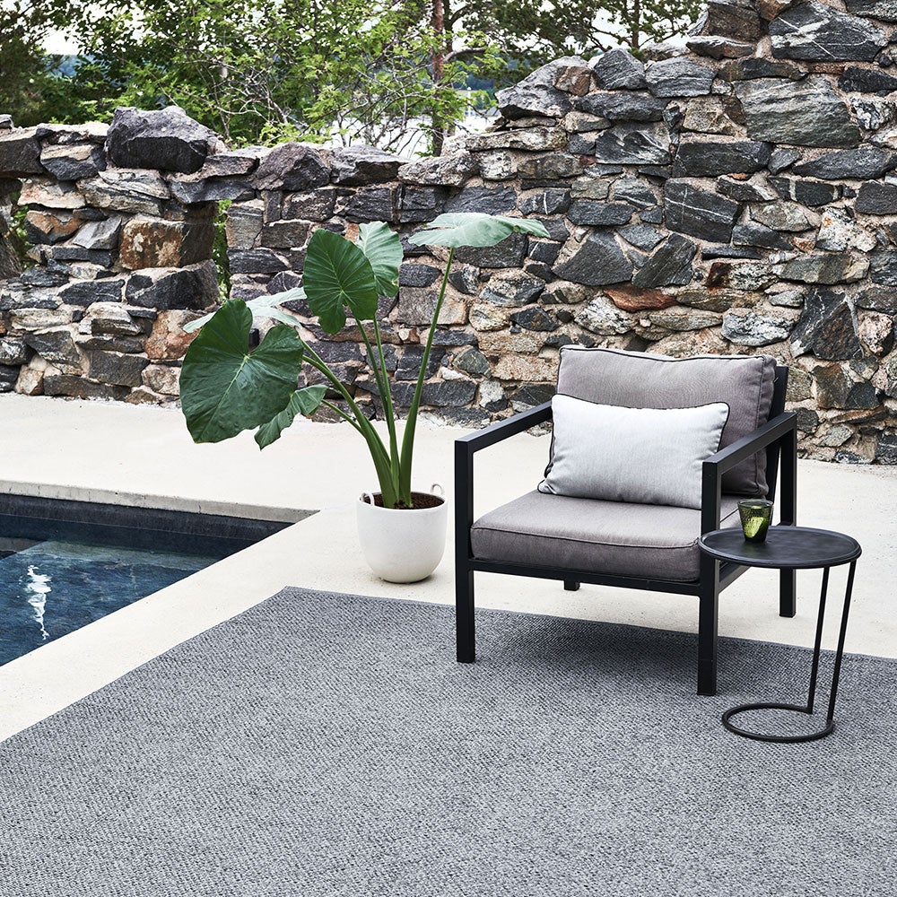 Svea matta 180x260 cm granit / black metallic 