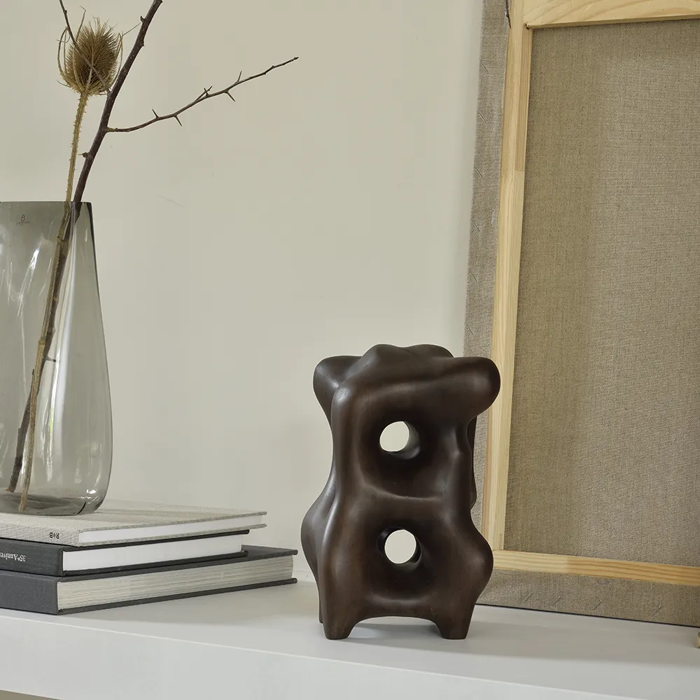 Organic skulptur lackad mörk mahogny