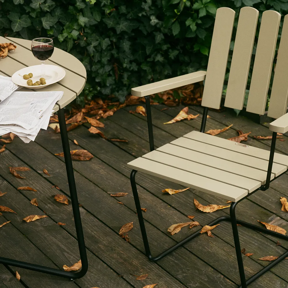 A2 Fåtölj Grönlackad Ek / Svart Stativ