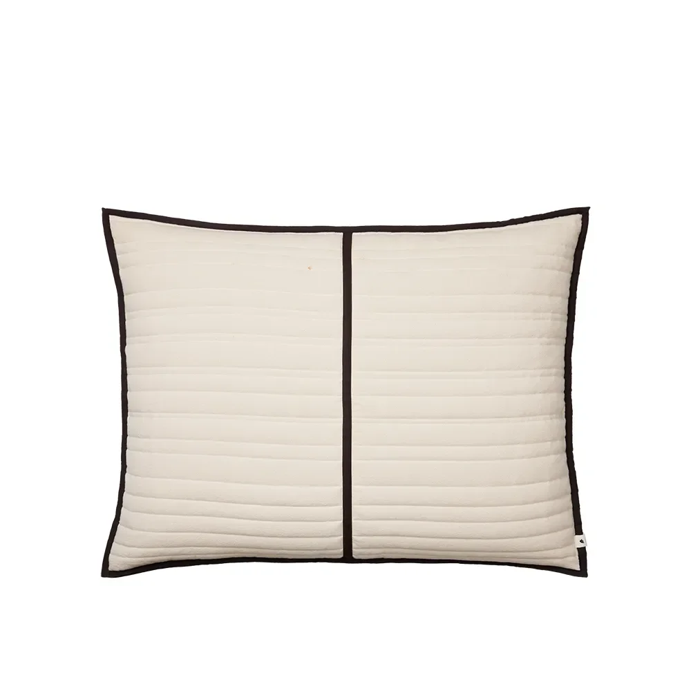 Kviltad prydnadskudde i ekologisk bomull Vari