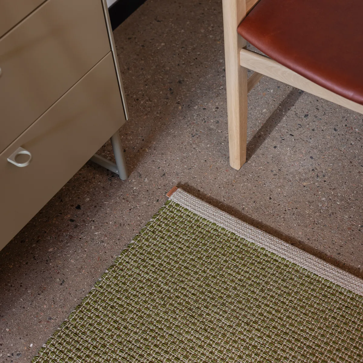 Tvättbar Plastmatta NILS Dark Olive 70x300 cm