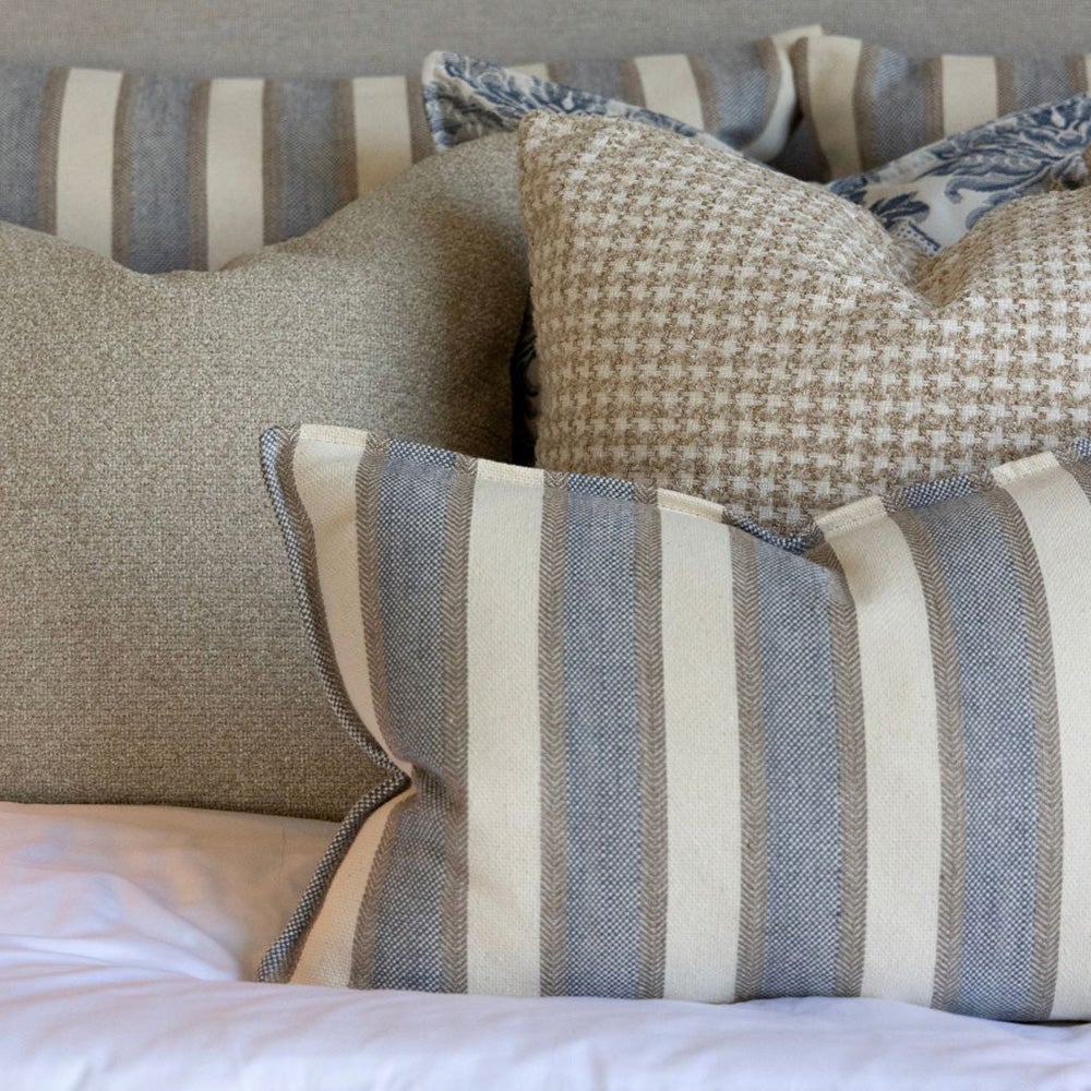 LOTUS Randigt kuddfodral - 50x50