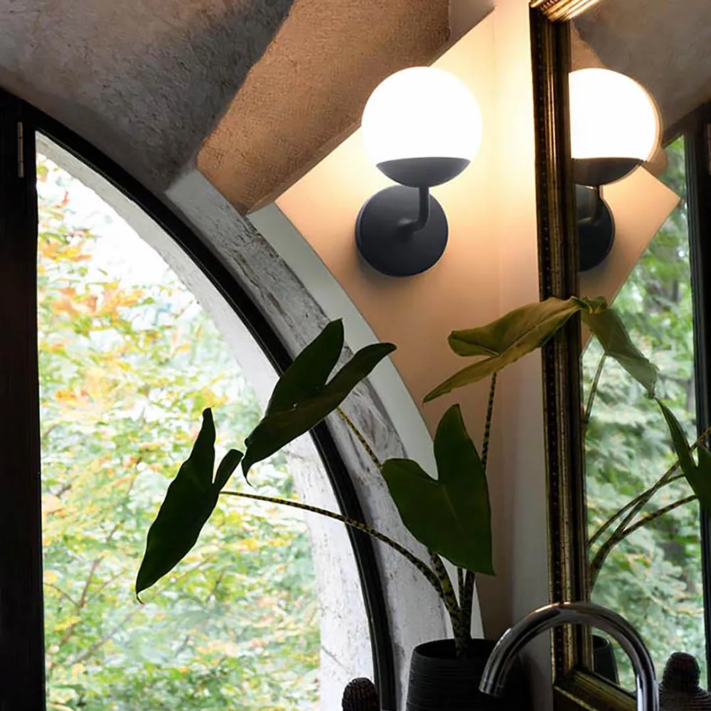 Mooon! Vägglampa Black Cherry