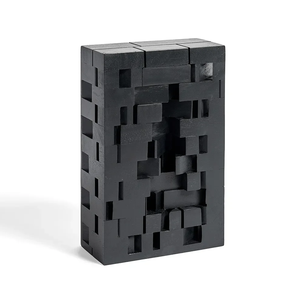 Urban house  skulptur svartlackad mahogny