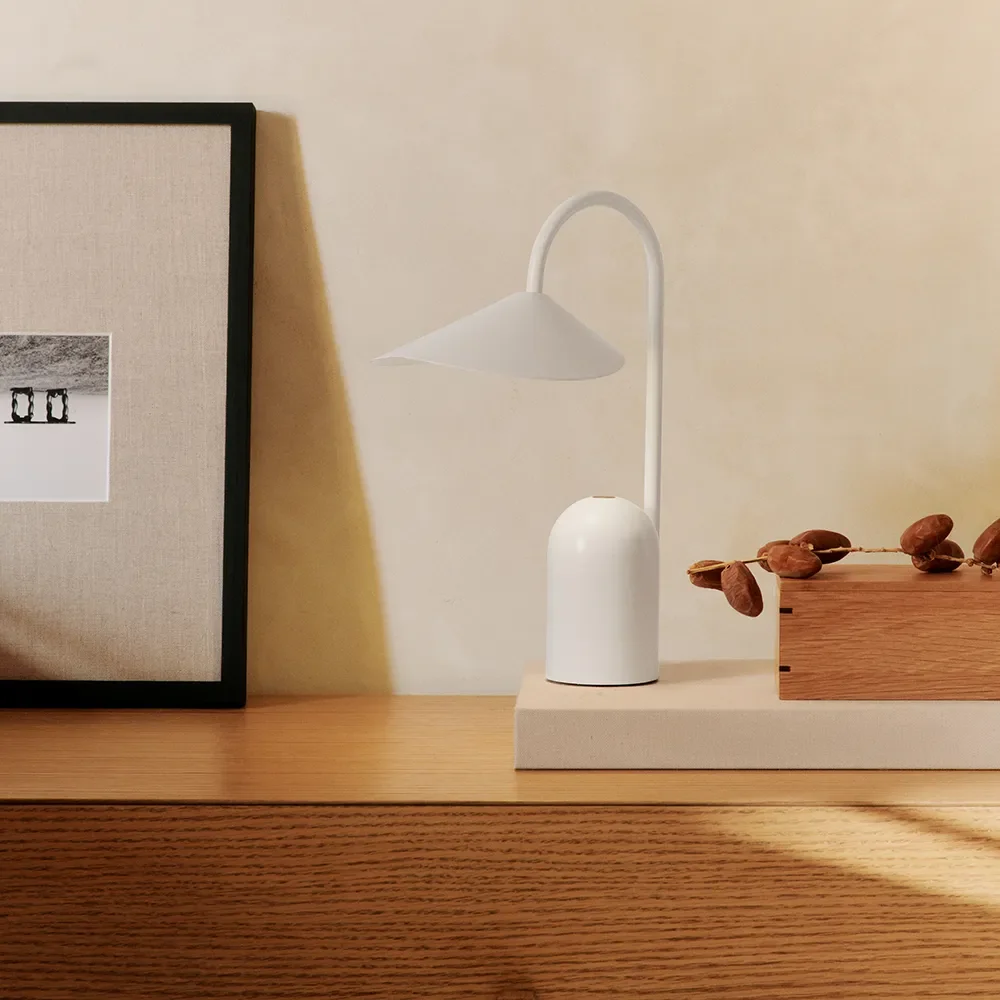 Arum Portabel Lampa White