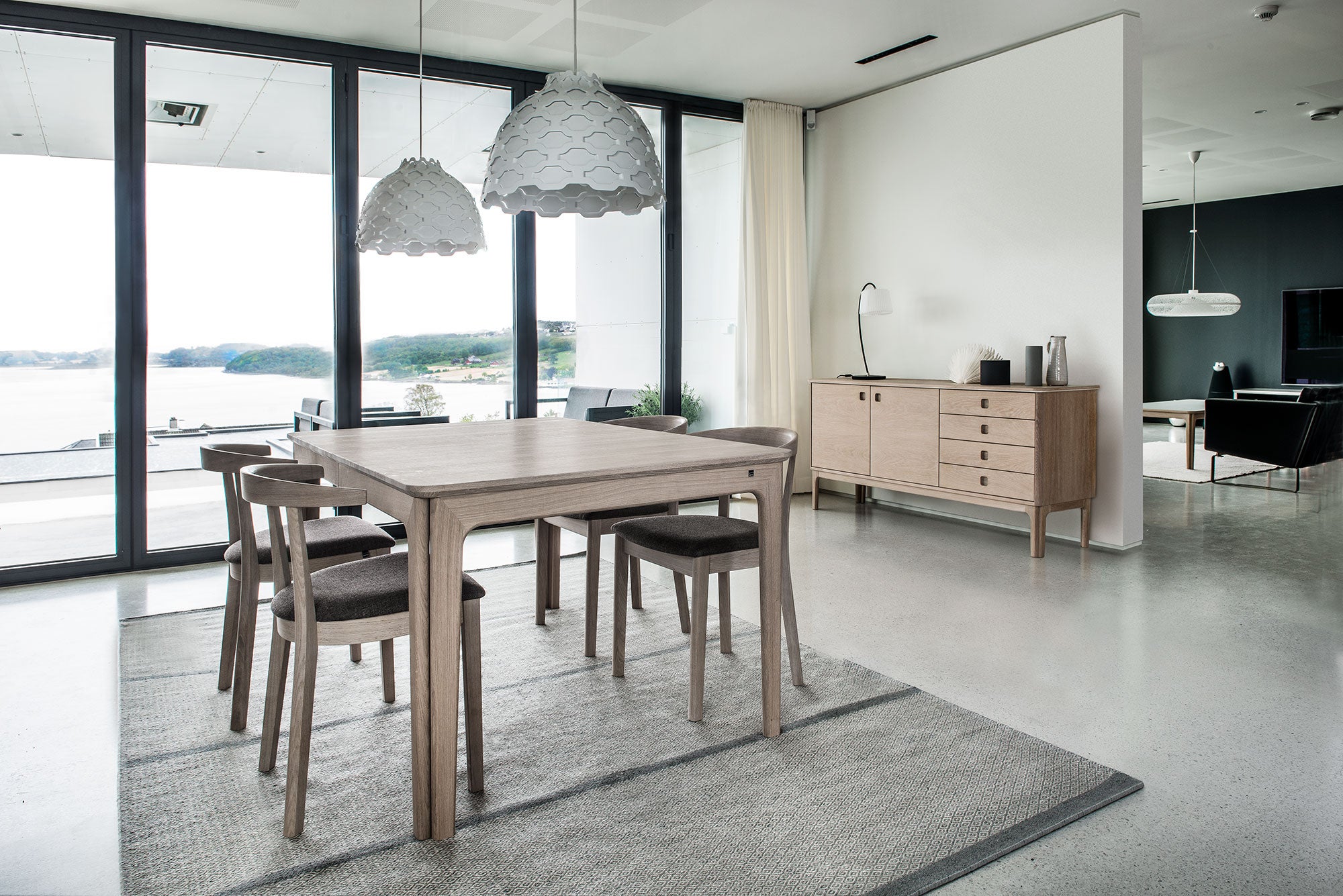 Sm26 Bord Valnöt Olja/Svart Nanolaminat 155-308/359X101X74 Cm 