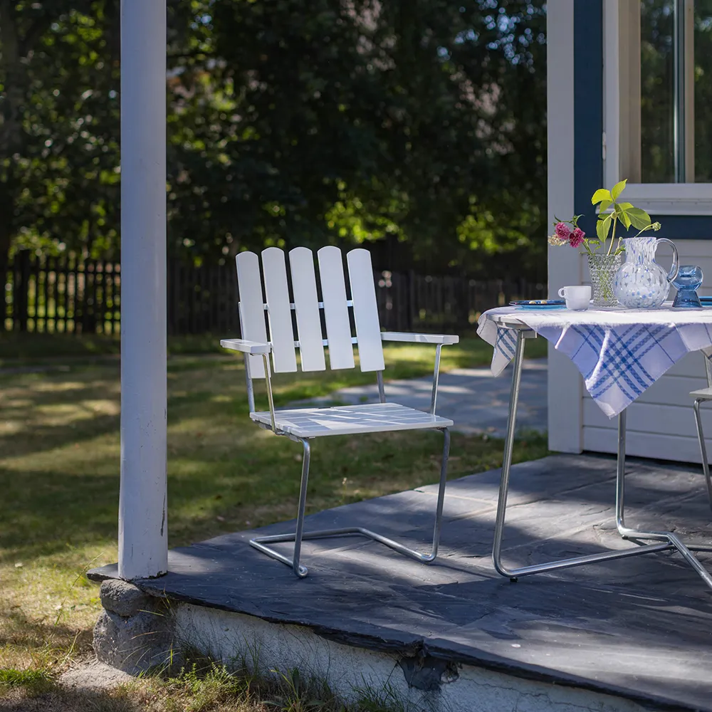 A2 Fåtölj Vitlackad Ek / Varmförzinkat Stativ