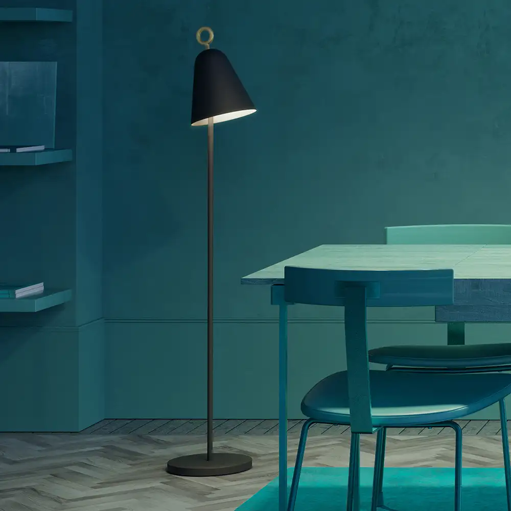 Bella golvlampa mattsvart E14