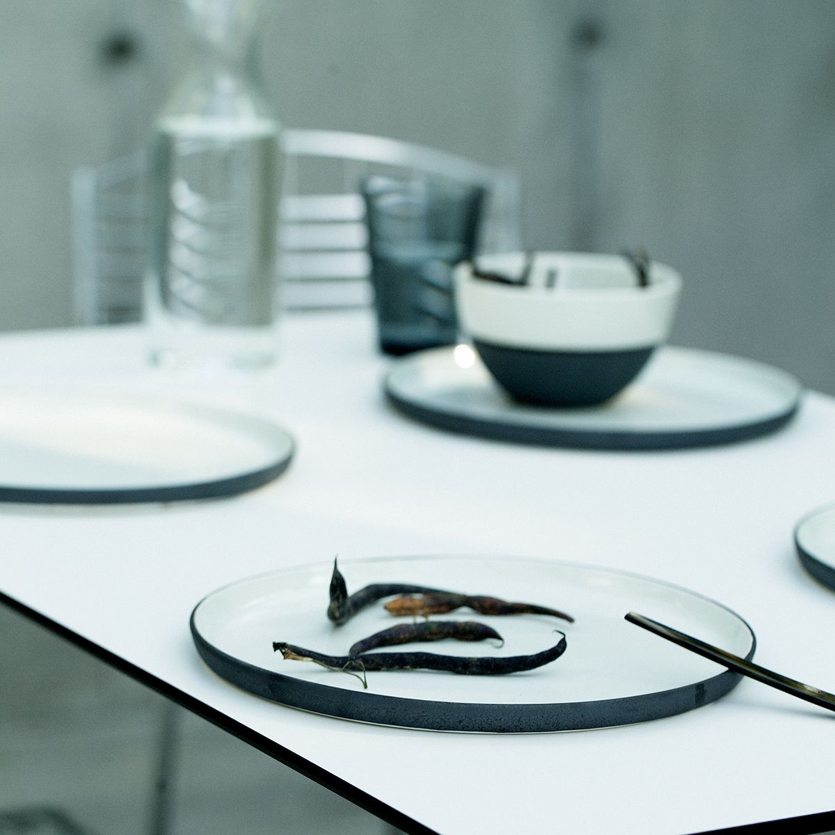 High Tech Bord 70 X 110Cm Vit laminat/svart stativ