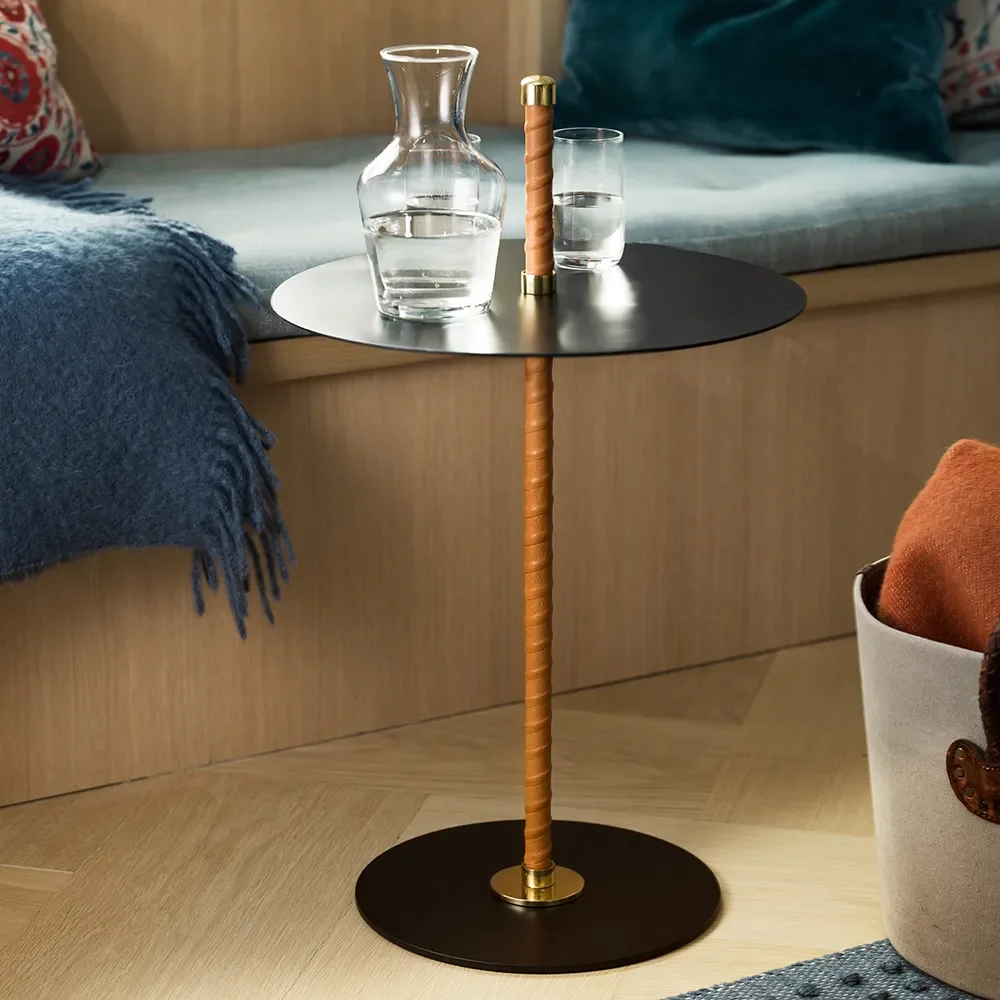 Cabaret sidobord Svart läder, mässing och stål