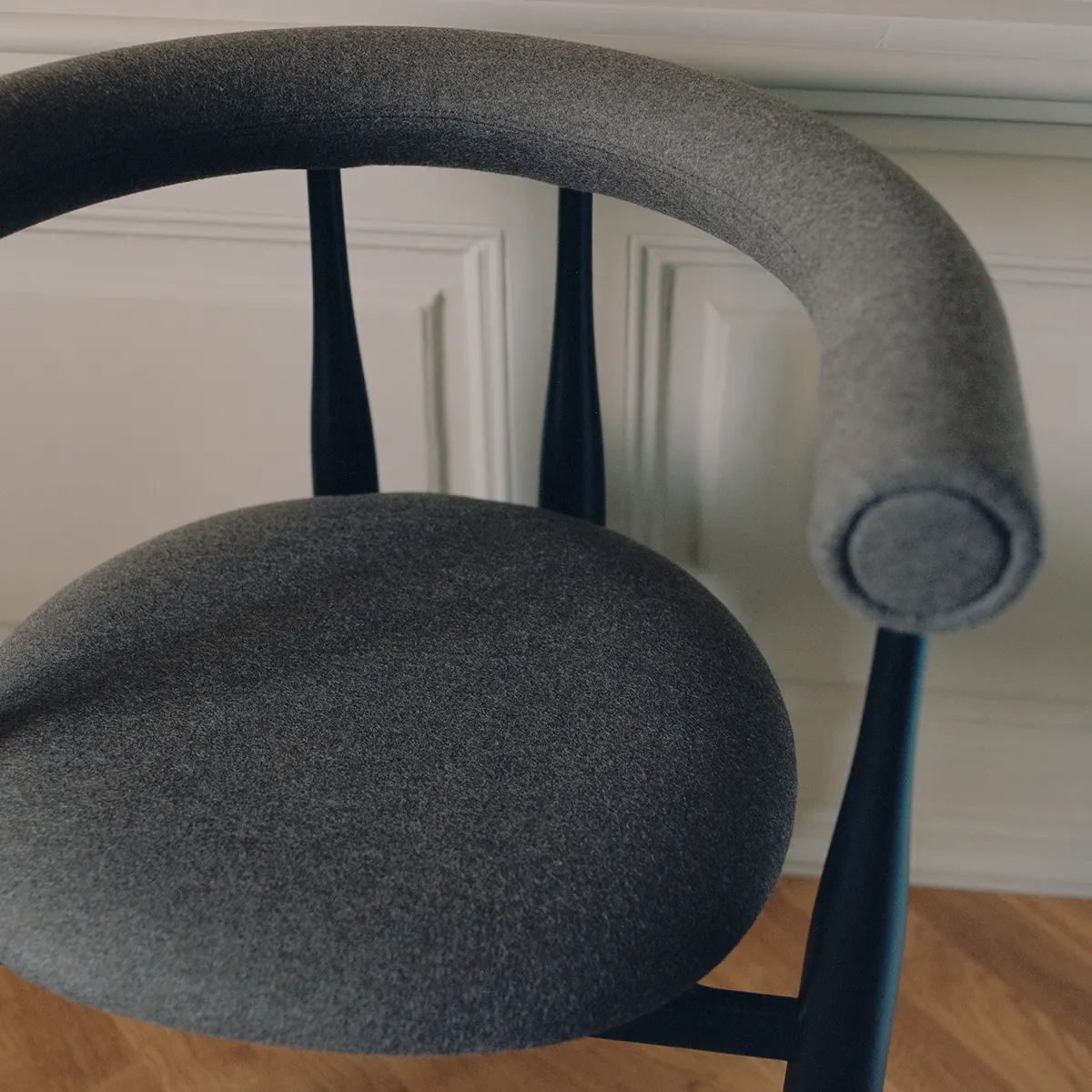 Stoppad Karmstol Bukowski Black Wooly
