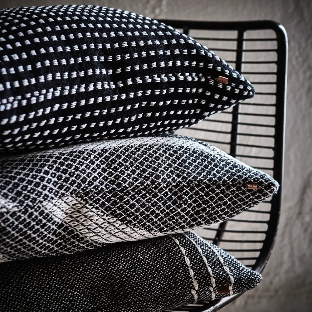 ANNA kuddfodral svart/natur 50x50 cm