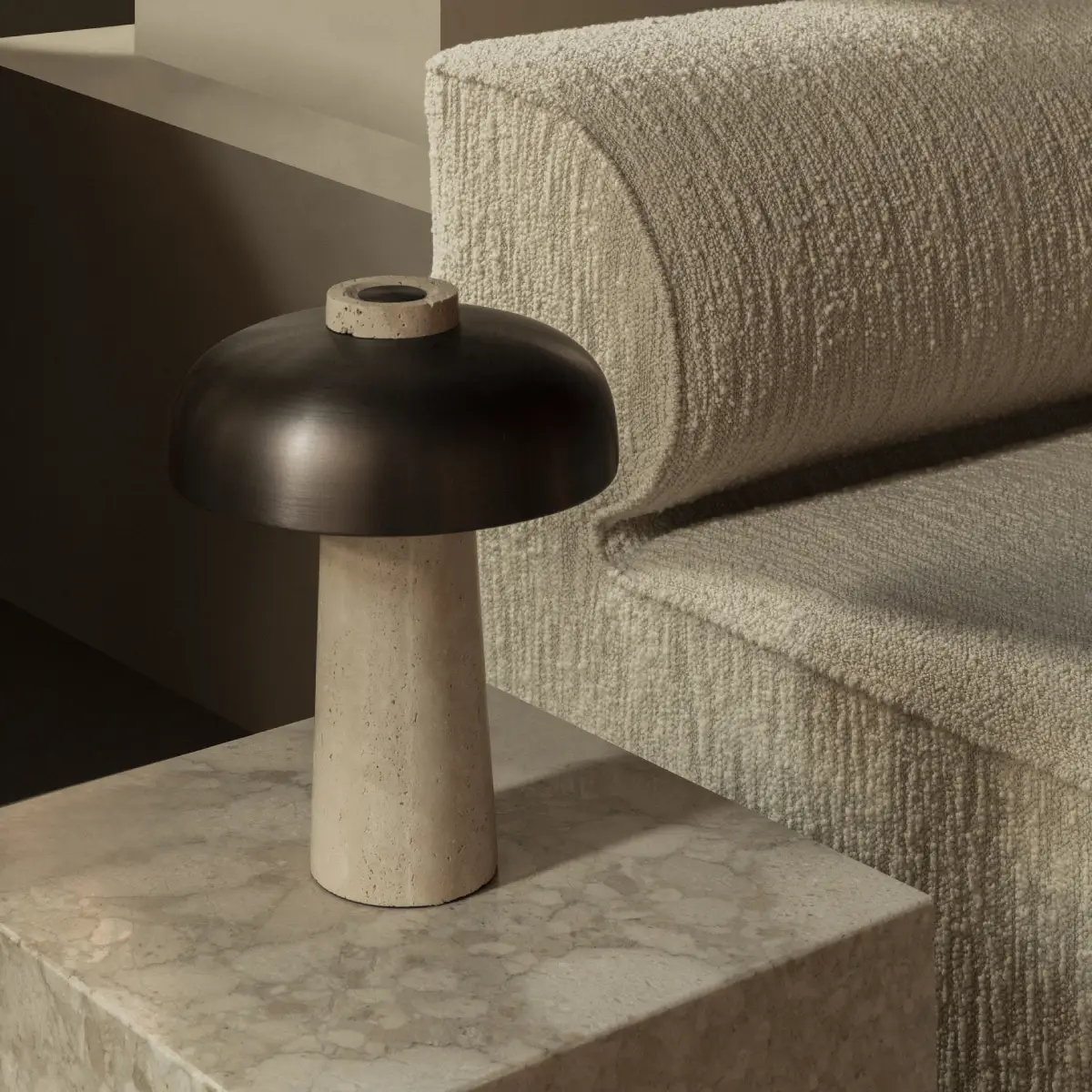 Reverse Bordslampa, Travertine, Sand/Alu.Bronzed