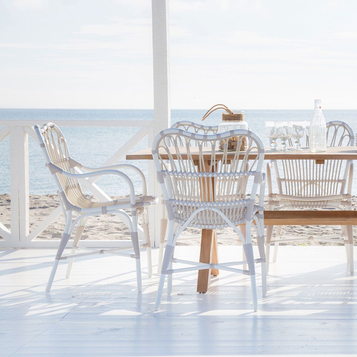 Margret karmstol konstrotting vit / beige