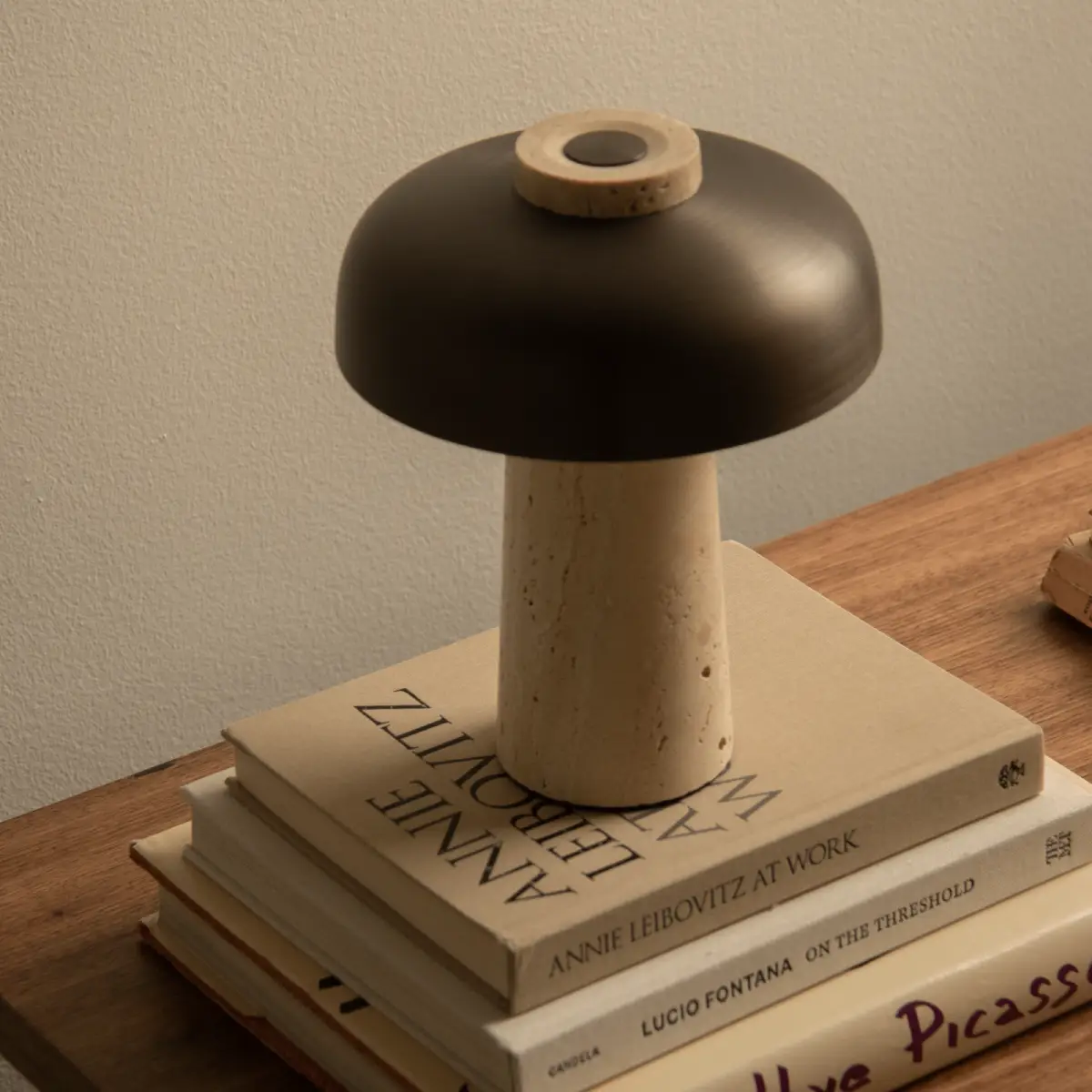 Reverse Portabel bordslampa Travertine, Sand/Alu Bronzed