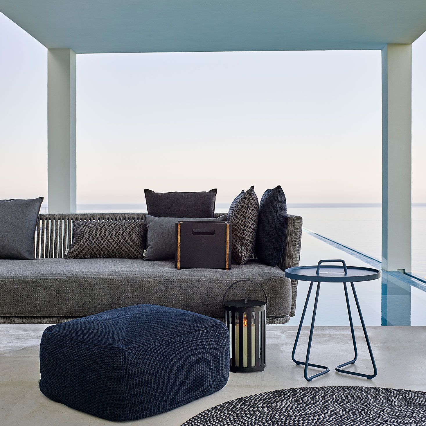 Divine pyntepude 50x50 cm Grey