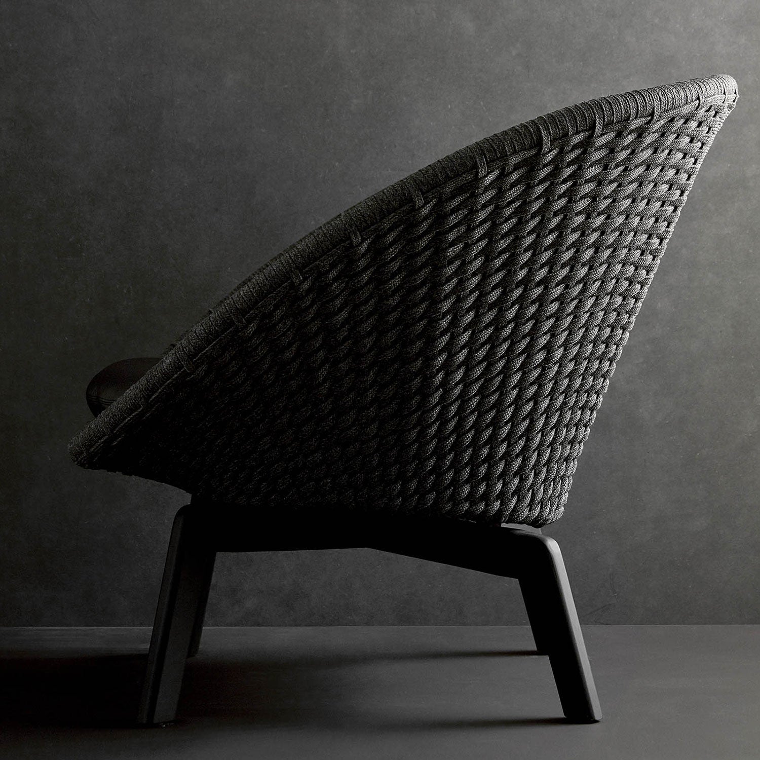 Peacock Loungefåtölj M/Svart Teak Ben Indoor 