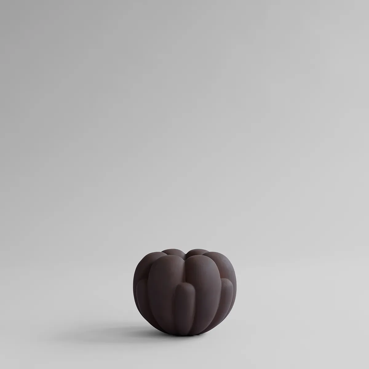 Handgjord vas Bloom Petit Chocolate Brown H18 cm